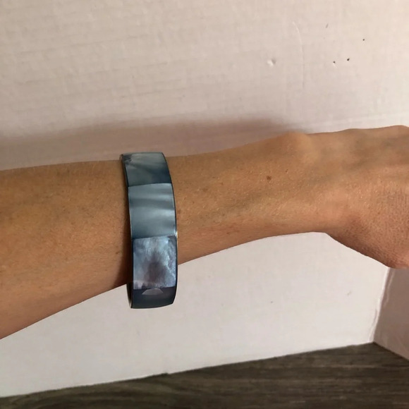 Vtg Brass and Shell Bangle - Picture 4 of 7